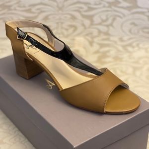 Amalfi Deser/Black Open Toe Sandals size10.5 M